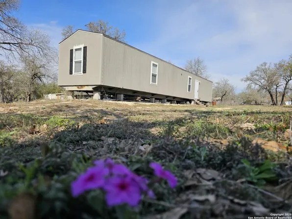 154 W Robin Lynn Dr., Somerset, TX 78069