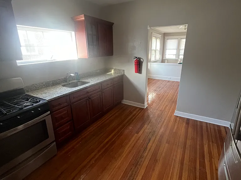 Kitchen Photo 1