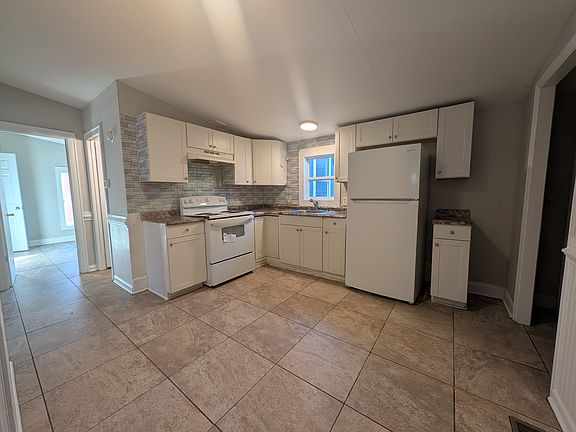 4th image of 1118 Parker St