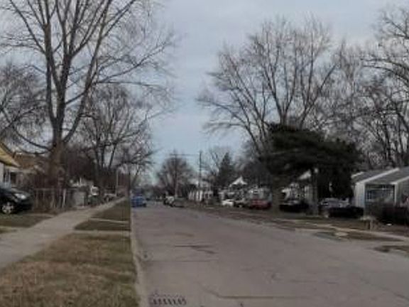 Exterior Neighborhood (street photo)