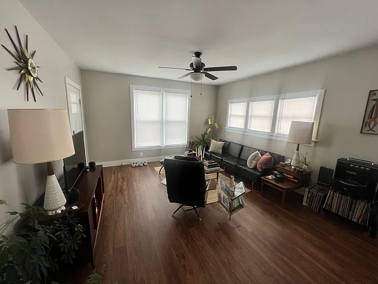 2418 Washington Ave — Photo 4