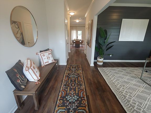 3rd image of 6 Enclave Way NE