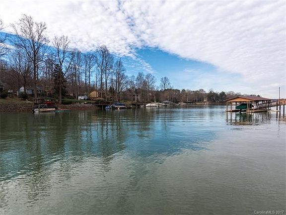 5th image of 384 Catalina Dr #31