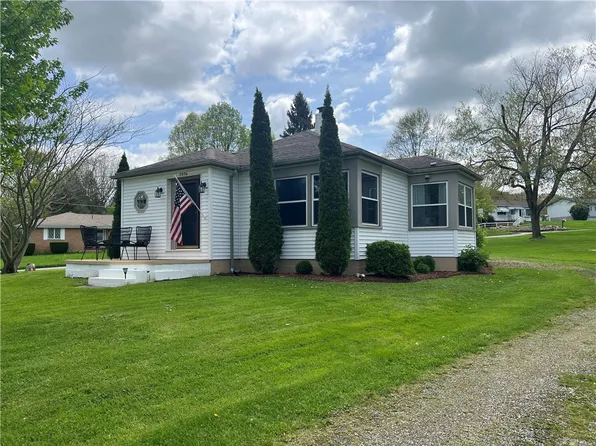 1976 Rombold Rd, Hermitage, PA 16148