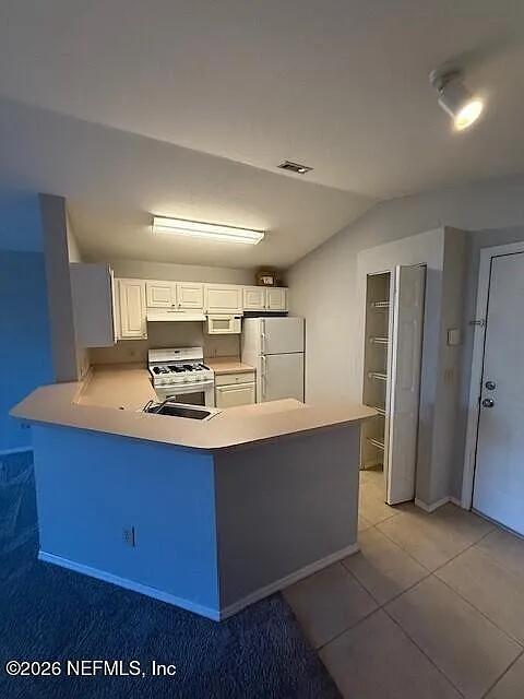 1 bed, 1.0 bath, 885 sqft, $1,200 — Photo 3