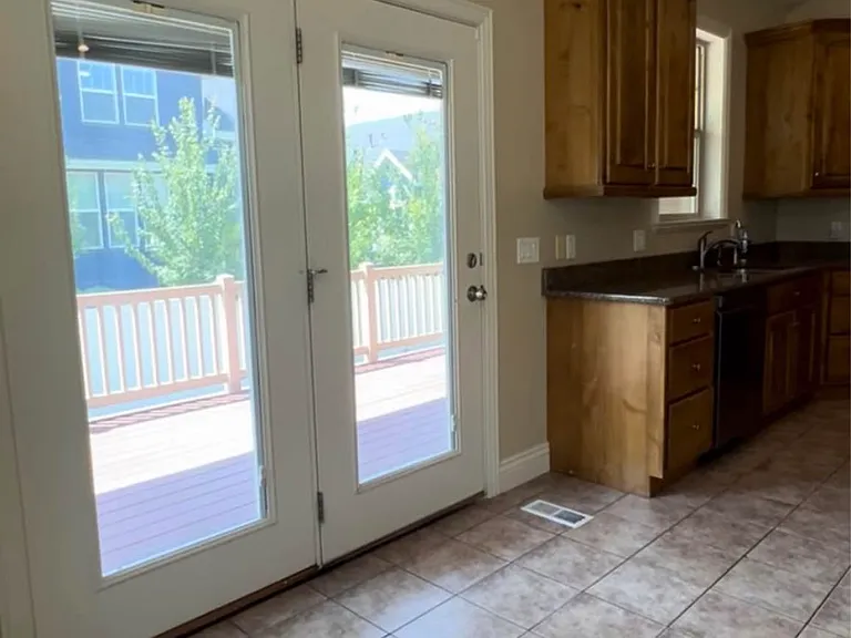 2049 W Sunflower Ln — Photo 9