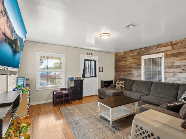 761 Hazel St, Central Pt, OR 97502