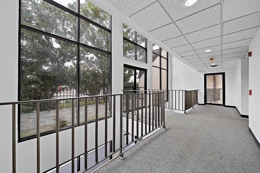 2 bed, 1.0 bath, 765 sqft, $1,295 — Photo 3
