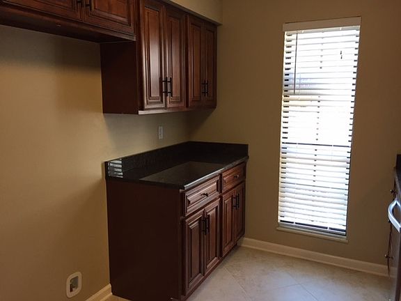 3rd image of 106 Lansdowne Dr
