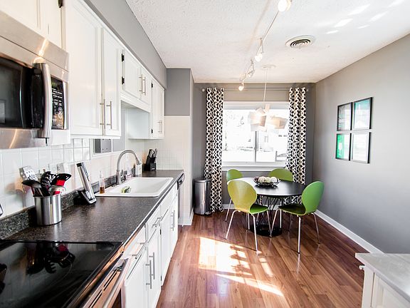 4th image of 172 Vanda Ave