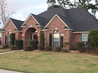 104 Canyon Oak Dr, Lake Jackson, TX 77566