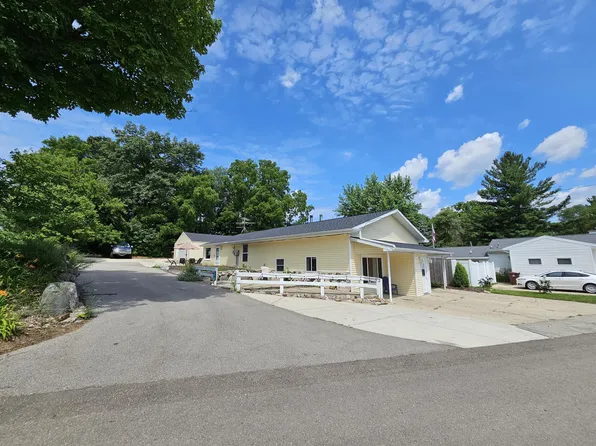 11739 Maywood Dr NE, Sparta, MI 49345