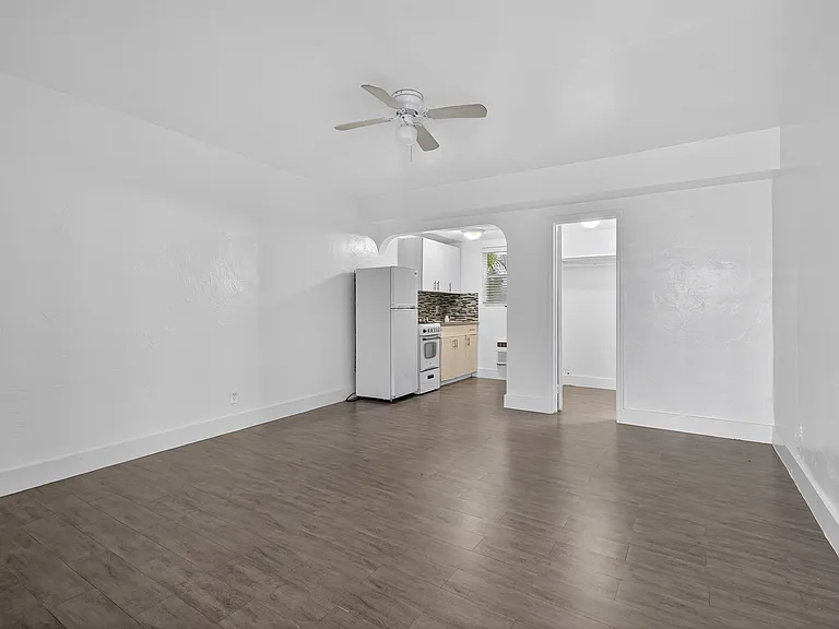 1843 Dewey St #104 — Photo 5