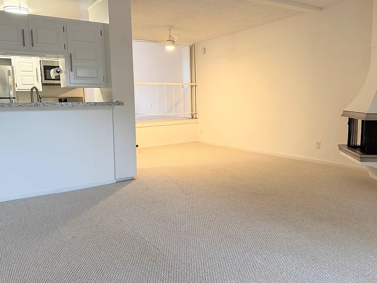 2250 N Beachwood Dr #203 — Photo 6