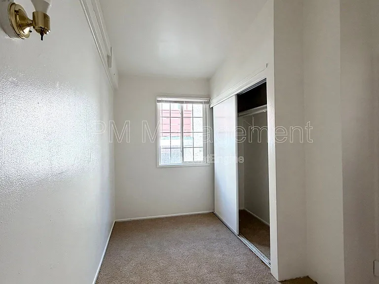 7036 Hawthorn Ave #6 — Photo 9