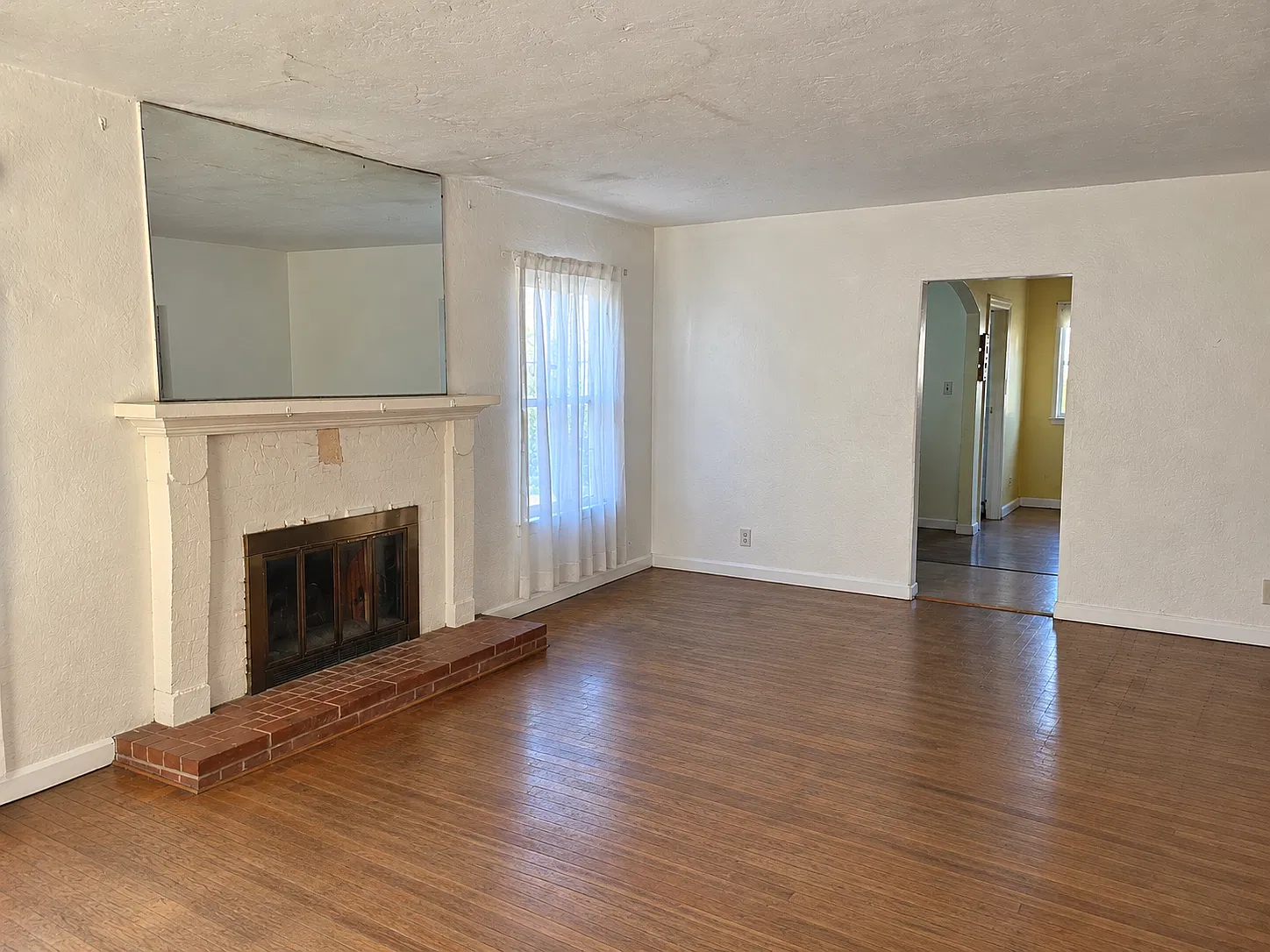 2 bed, 892 sqft, $3,600 — Photo 3