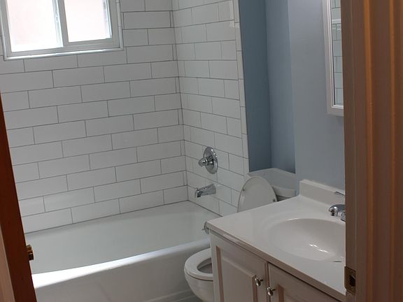 4th image of 286 Lisbon Ave