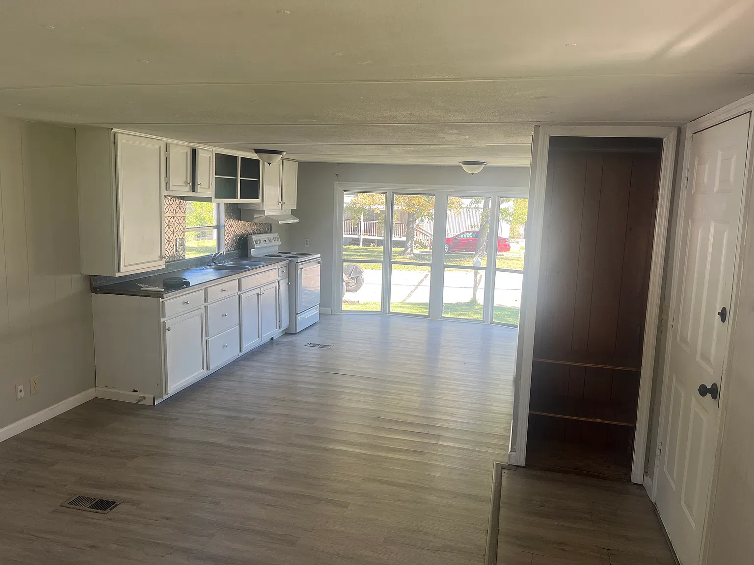 3 bed, 1000 sqft, $1,400 — Photo 2