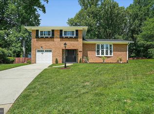 6607 Lone Oak Dr, Bethesda, MD 20817