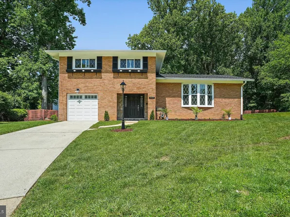 6607 Lone Oak Dr, Bethesda, MD 20817
