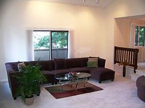 3rd image of 821 Prescott Ave