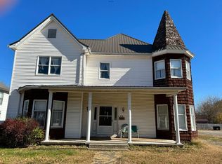 44 W 2nd St, Vanceburg, KY 41179