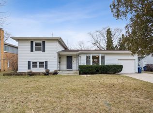 1413 Dartmouth Ln, Deerfield, IL 60015