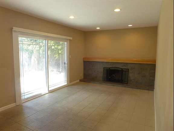 3rd image of 6069 Pineland Ave