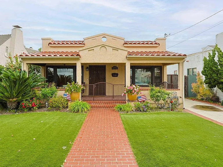 1027 Encino Row — Photo 59