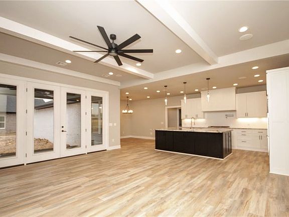 3rd image of 3705 Sw Aurora Ln