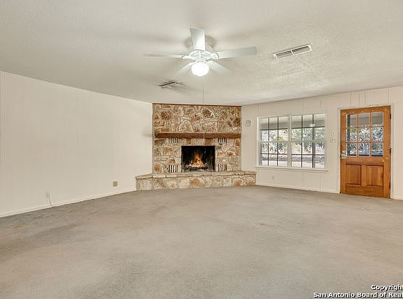 5th image of 210 N Pleasant Valley Dr