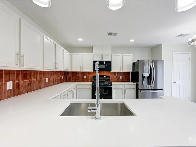 9611 Lasbury Dr — Photo 10