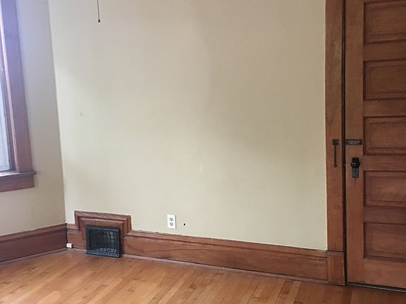 5th image of 2800A Charlotte St