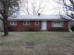832 Meadowood Dr NE, Lenoir, NC 28645