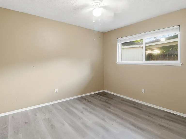21131 Park Brook Dr — Photo 16