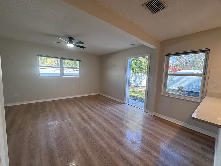 5547 Kingswood Dr — Photo 6