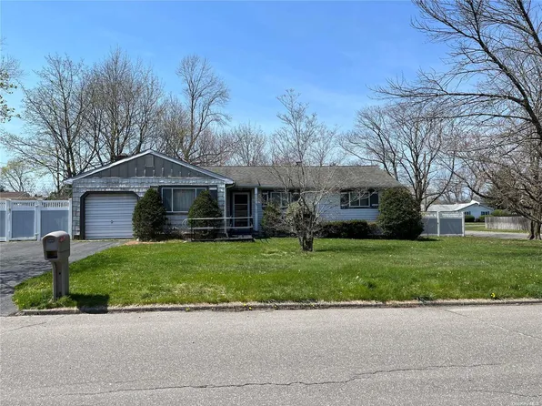 72 Bellwood Avenue, South Setauket, NY 11720