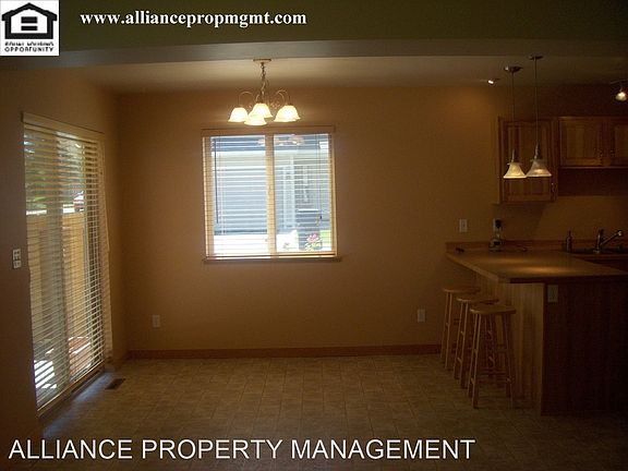3rd image of 4062 Broadwater St