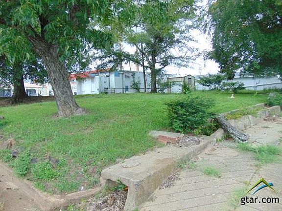 3rd image of 519 Neches St