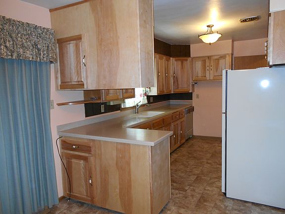 5th image of 217 E Washington Ave