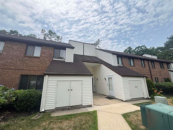 2nd image of 18 Country Magnolia Ln #M