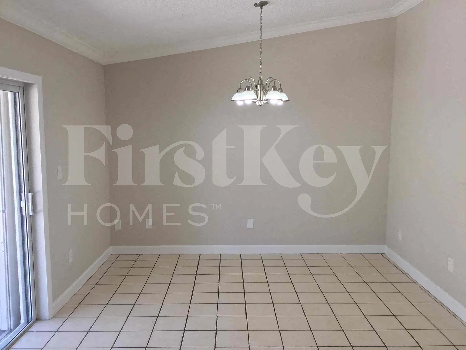 3 bed, 2.0 bath, 1582 sqft, $4,090 — Photo 4