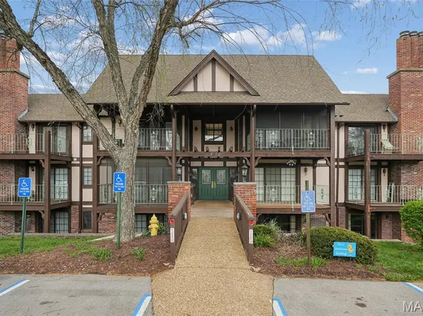 1436 Heritage Lndg Unit 32, Saint Charles, MO 63303