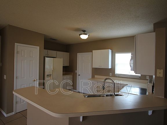 4th image of 36 Coventry Ct