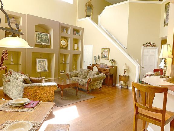5th image of 2752 Englewood Dr