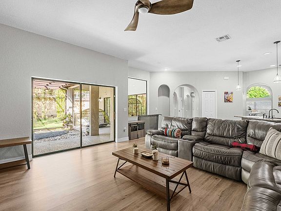 5th image of 12306 Woodlands Cir