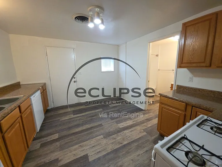 908 9th St #908 — Photo 11
