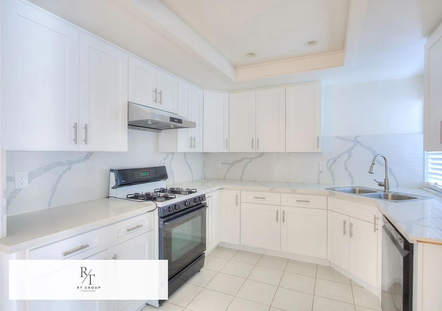 Bright 3-Bedroom Townhome with Private Patio & Community Amenities in Hacienda Heights ! — Photo 2