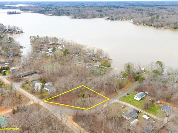 111 Waterway Dr, Lexington, NC 27292