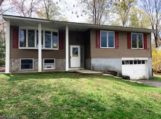 5 Greentree Rd, Stockholm, NJ 07460